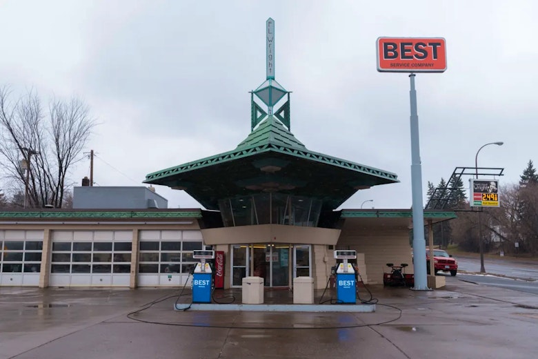 R. W. Lindholm Service Station