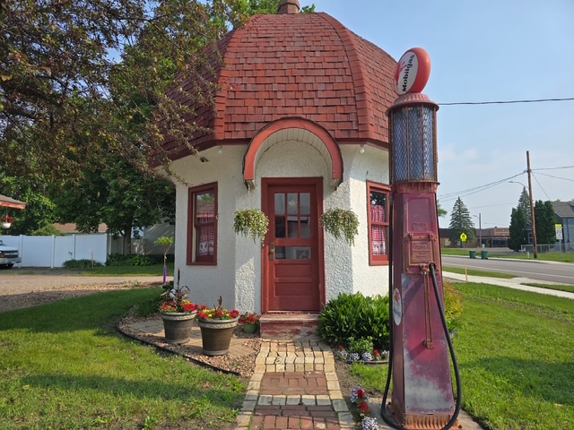 Dassel Mushroom Building